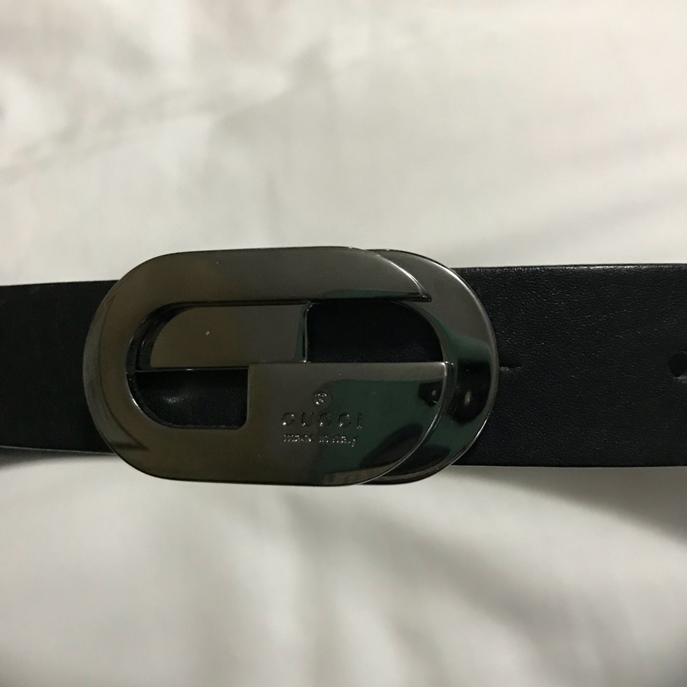 GUCCI belt, women’s black with silver buckle